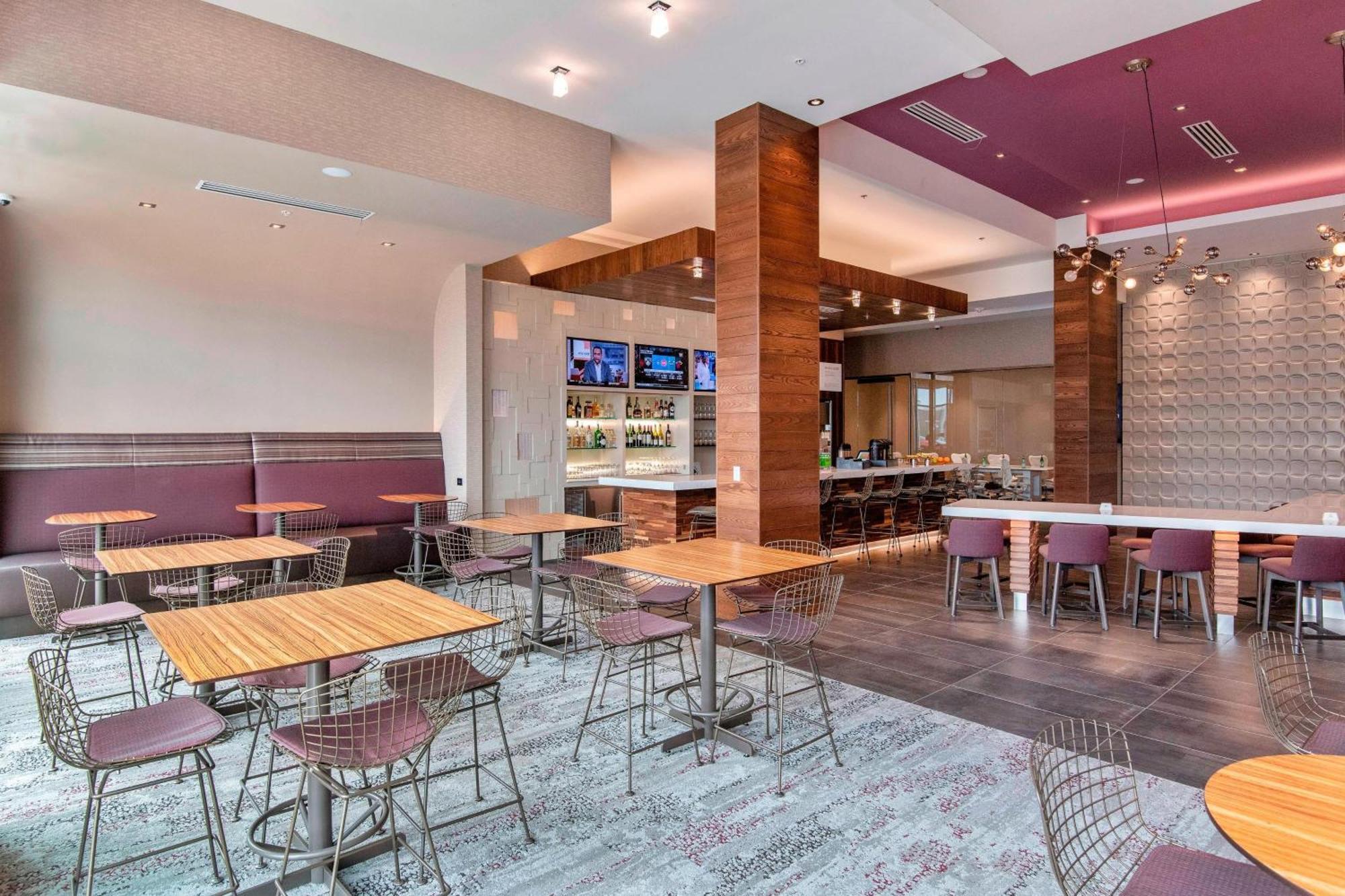 Courtyard By Marriott Raleigh Cary/Parkside Town Commons Hotel Eksteriør billede