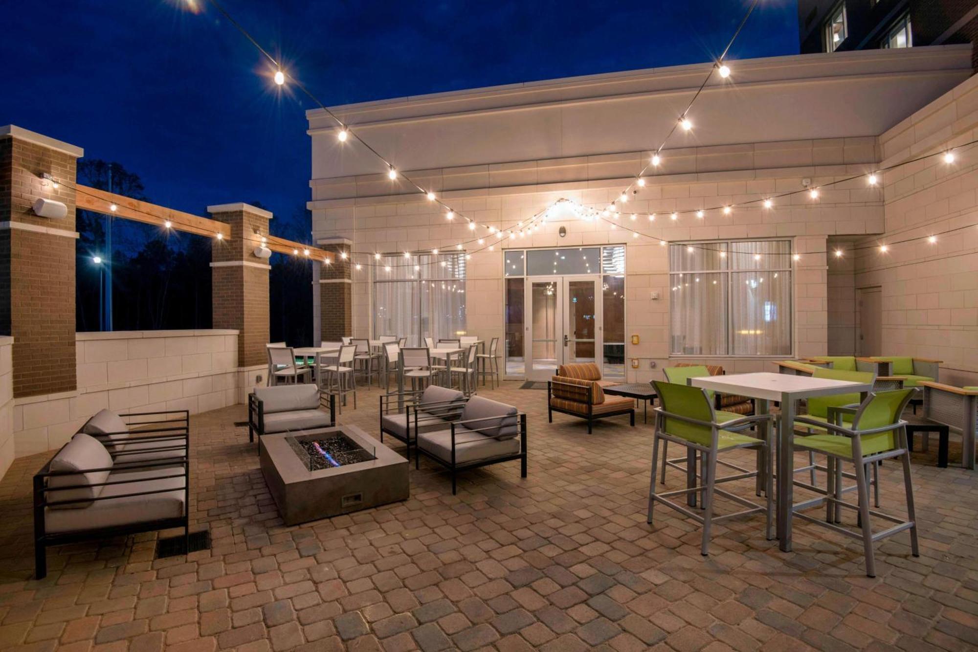 Courtyard By Marriott Raleigh Cary/Parkside Town Commons Hotel Eksteriør billede